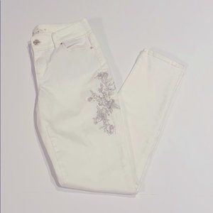 White House Black Market SZ 00L Crop White Jeans - Curvy Fit